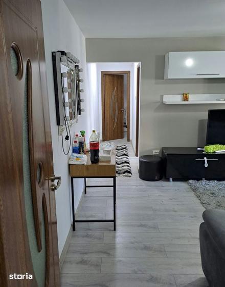Apartament cu 3 camere în Craiovița Nouă