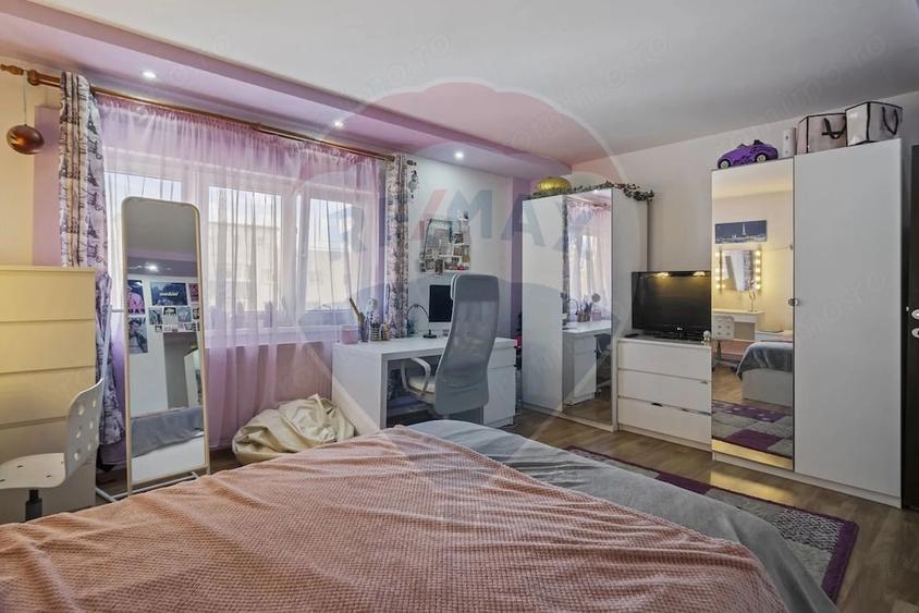 Apartament cu 4 camere decomandat în Sebastian