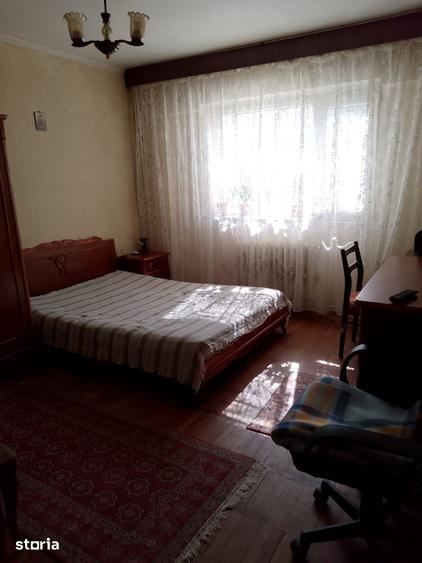 Apartament cu 3 camere decomandat în Călărași