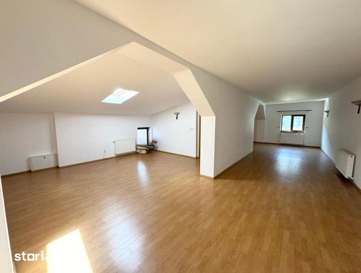 Casă cu 8 camere cu Teren 250 Mp în Tei
