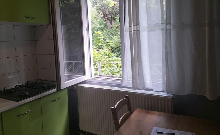 Apartament cu 3 camere semidecomandat în Brâncoveanu