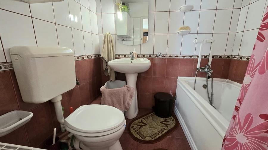 Casă individuală cu 5 camere cu Canalizare în Bălcescu