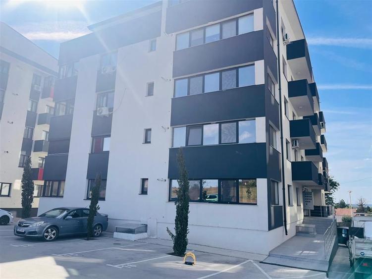 Apartament cu 2 camere semidecomandat, mobilat în Calea București