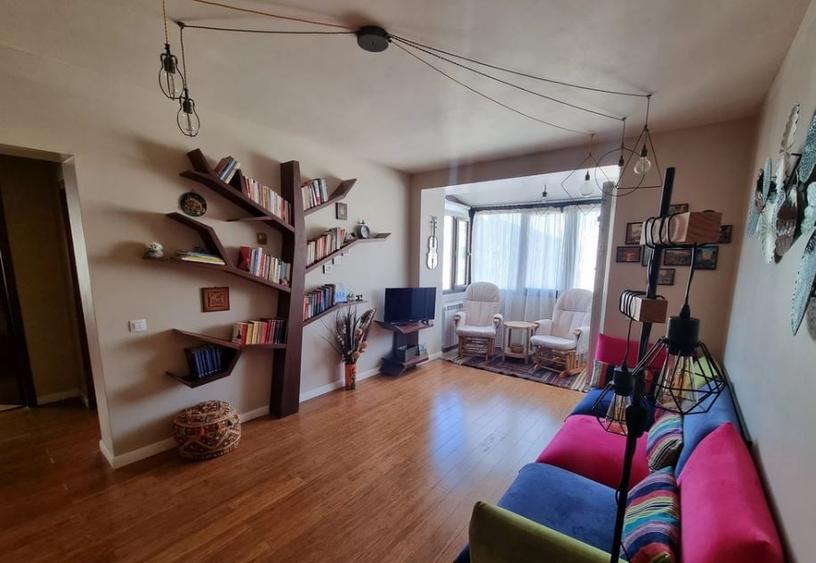 Apartament cu 3 camere semidecomandat în Vatra Luminoasă