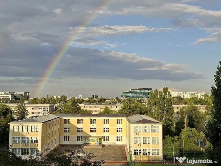 Apartament cu 3 camere semidecomandat în Central