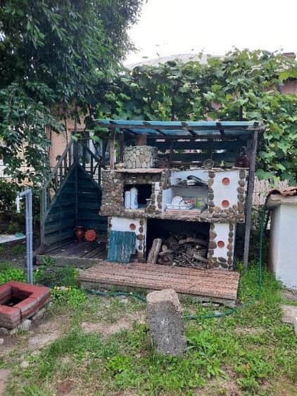 Casă cu 4 camere cu Garaj în Cocorăștii Colț