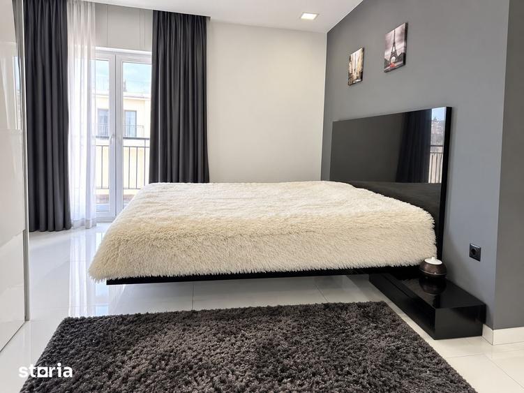 Apartament cu 4 camere semidecomandat în Florești
