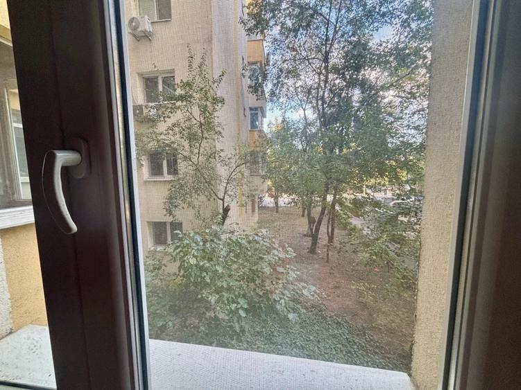 Apartament cu 4 camere decomandat în Iancului