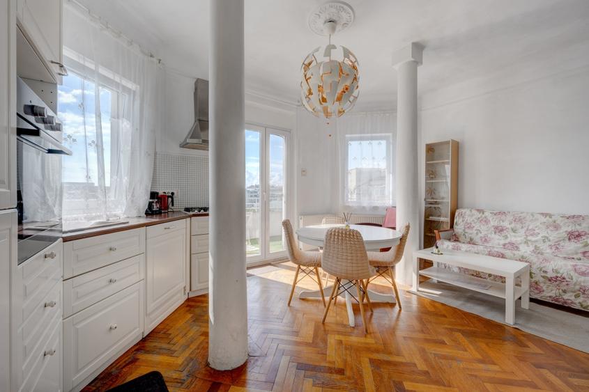 Apartament cu 2 camere semidecomandat, mobilat în P-ța Romană