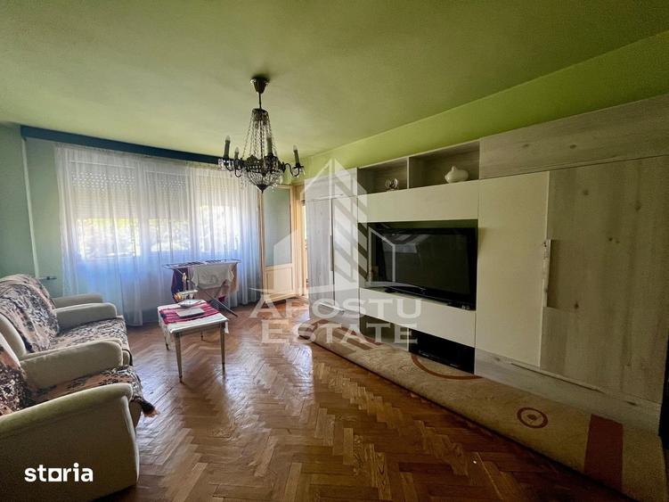 Apartament cu 4 camere semidecomandat, mobilat în Take Ionescu