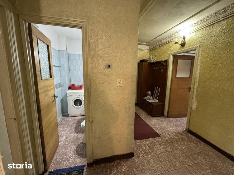 Apartament cu 5 camere decomandat în Nicolae Titulescu