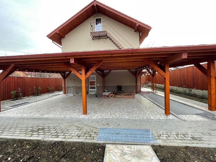 Casă individuală cu 7 camere decomandat cu Canalizare în Iris