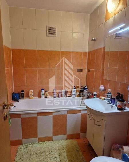 Apartament cu 3 camere semidecomandat, mobilat în Soarelui