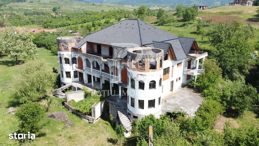 Casă cu Teren 5794 Mp în Aușeu