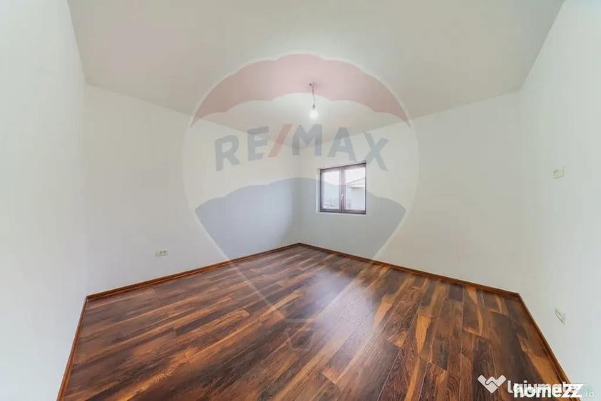Casă cu 5 camere cu Teren 500 Mp în Vladimirescu