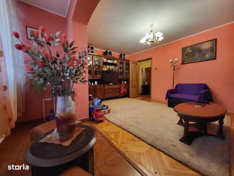 Apartament cu 4 camere decomandat în Titan