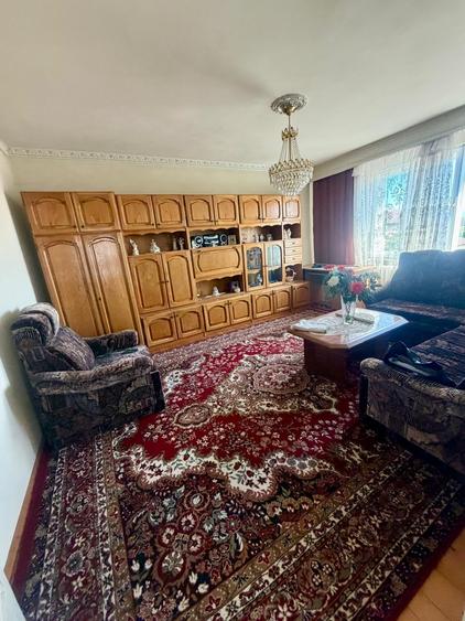Casă individuală cu 4 camere cu Garaj în Cetate