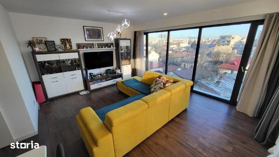 Apartament cu 3 camere în Gara de Nord