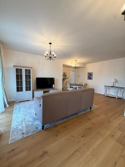 Apartament cu 4 camere decomandat, mobilat în Băneasa