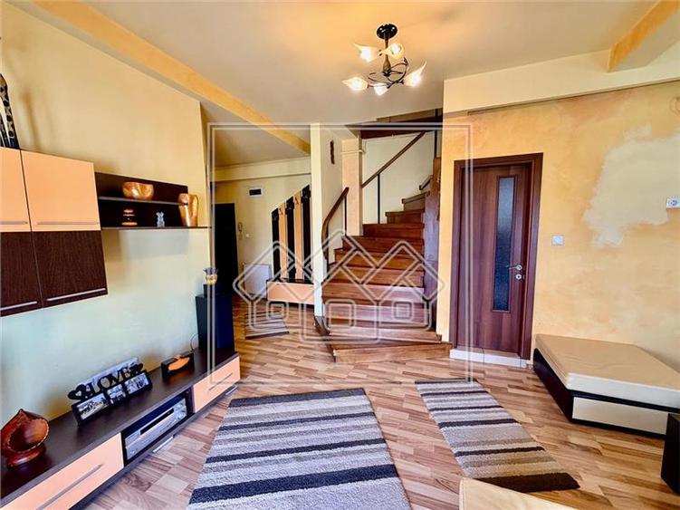 Apartament cu 3 camere semidecomandat în Terezian