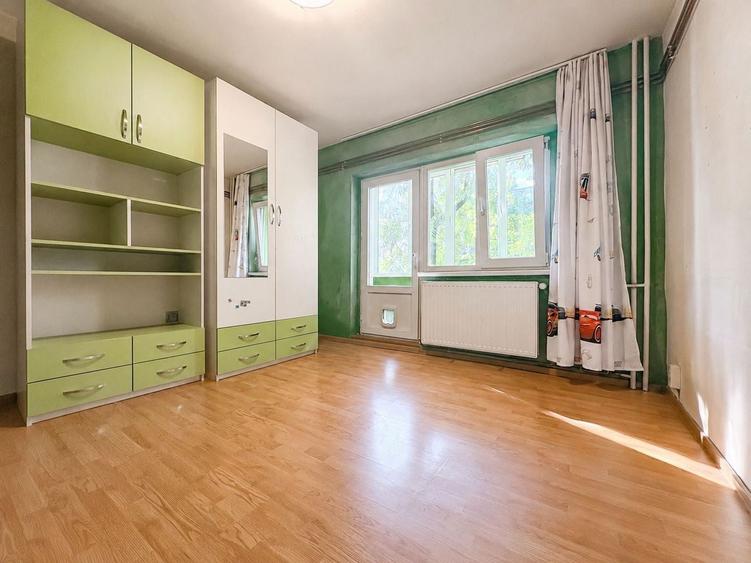 Apartament cu 3 camere decomandat, mobilat în Aradului