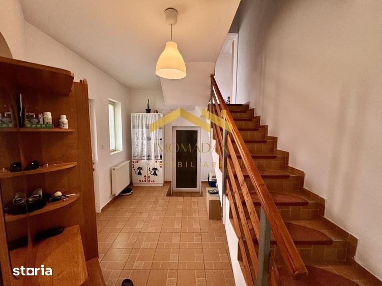 Casă cu 5 camere cu Teren 430 Mp în Sânmihaiu Român