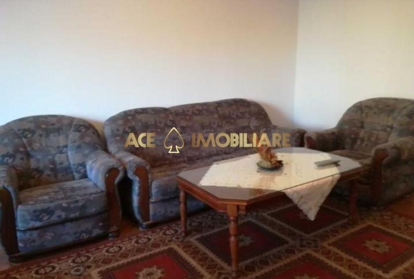 Apartament cu 3 camere decomandat, mobilat în P-ța Sfânta Vineri