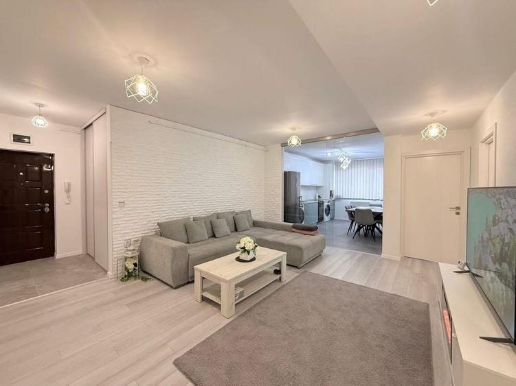 Apartament cu 3 camere decomandat în Florești