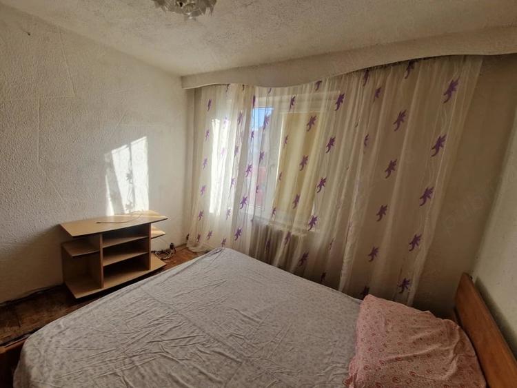 Apartament cu 3 camere decomandat în Buduș