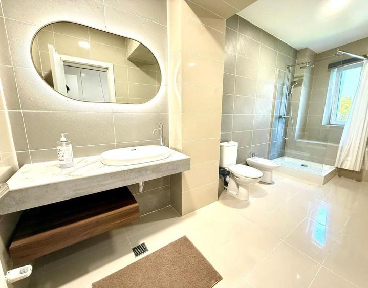 Apartament cu 4 camere decomandat în Central