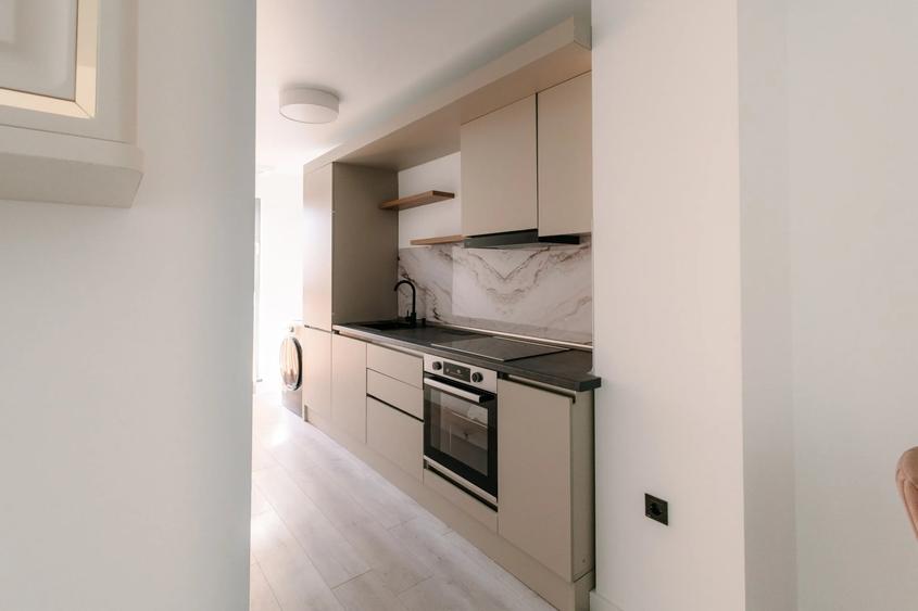 Apartament cu 3 camere semidecomandat, mobilat în Zorilor
