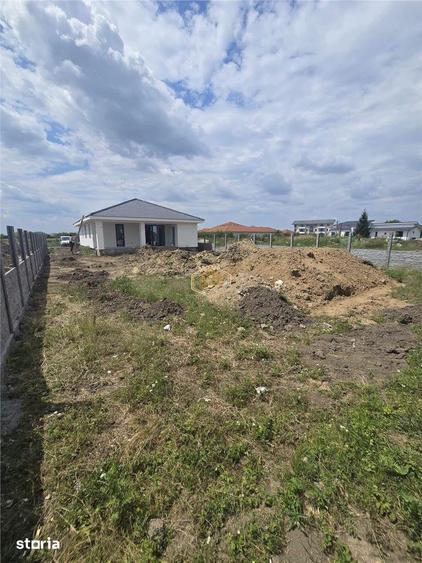 Casă cu 4 camere cu Teren 714 Mp în Burdea