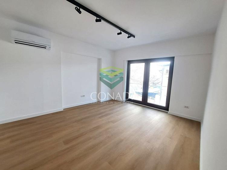 Apartament cu 3 camere semidecomandat, mobilat în Victoriei