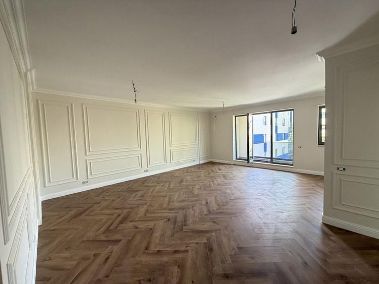 Apartament cu 3 camere decomandat în Herăstrău
