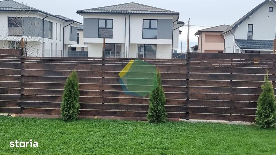 Casă cu 5 camere cu Teren 650 Mp în Odăi