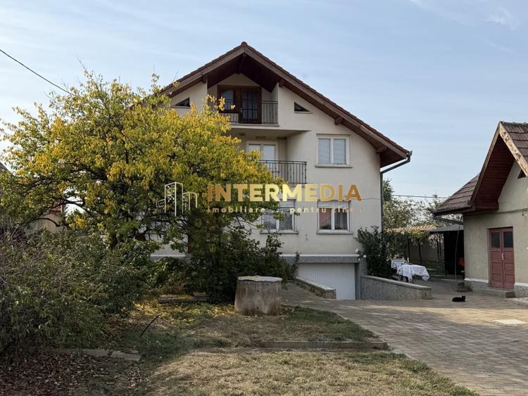 Casă individuală cu 10 camere cu Teren 4100 Mp în Vințu de Jos