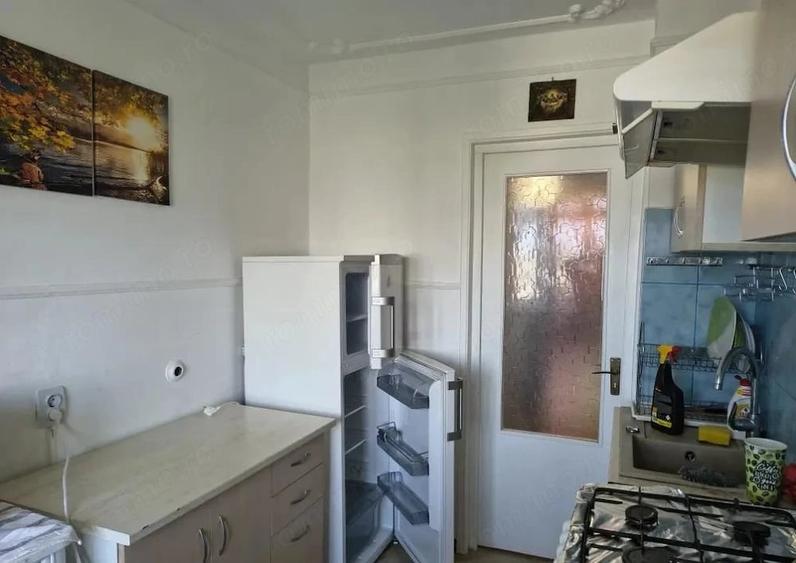 Apartament cu 2 camere semidecomandat în Filiași