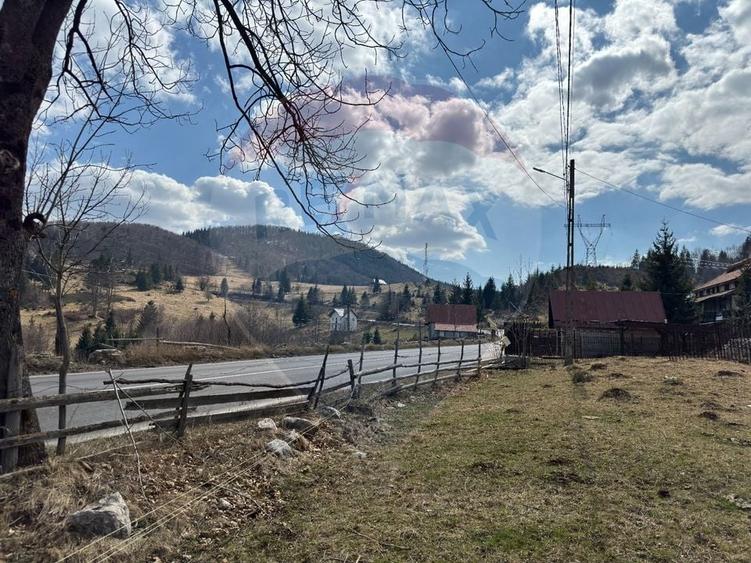 Teren Construcții intravilan de 3784 mp, în Fundata