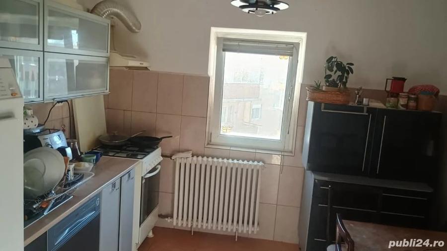 Apartament cu 3 camere decomandat în Girocului