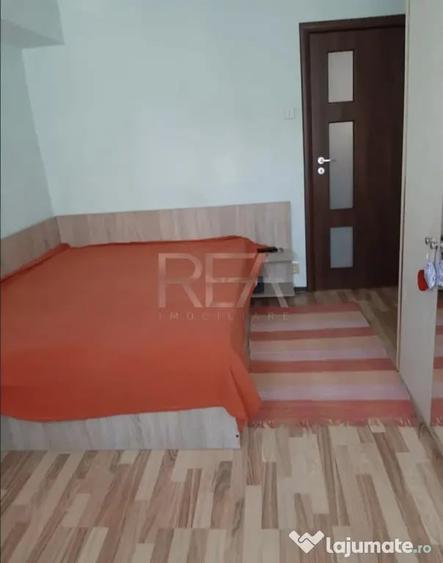 Apartament cu 3 camere decomandat în Păcii