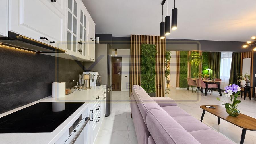 Apartament cu 3 camere semidecomandat, mobilat în Tătărași