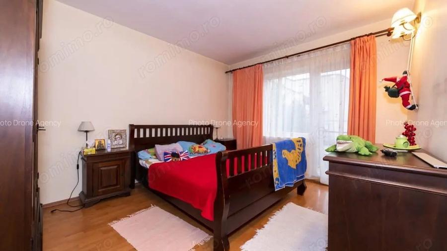 Casă cu 5 camere cu Teren 199 Mp în Roșu
