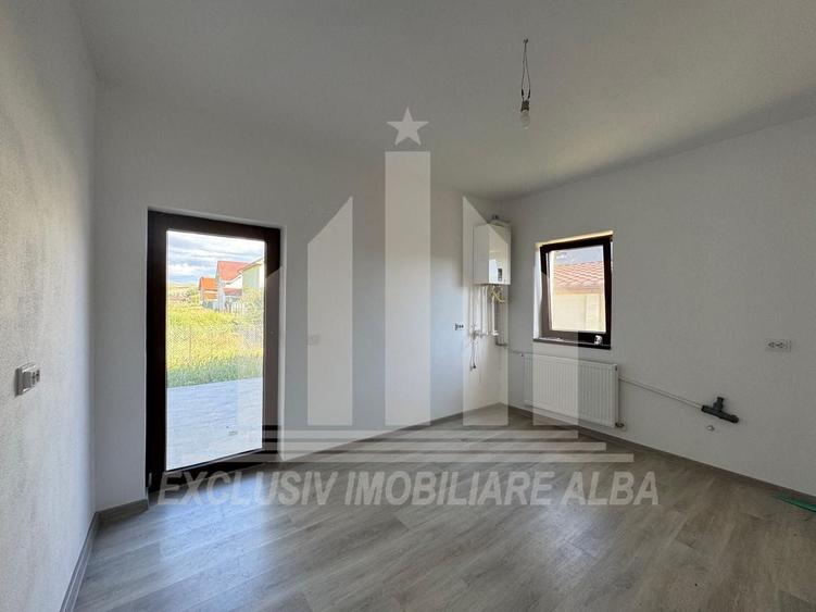 Casă individuală cu 3 camere cu Canalizare în Micești