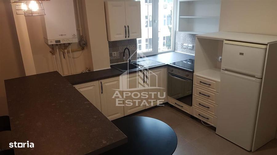 Apartament cu 2 camere, mobilat în P-ța Victoriei