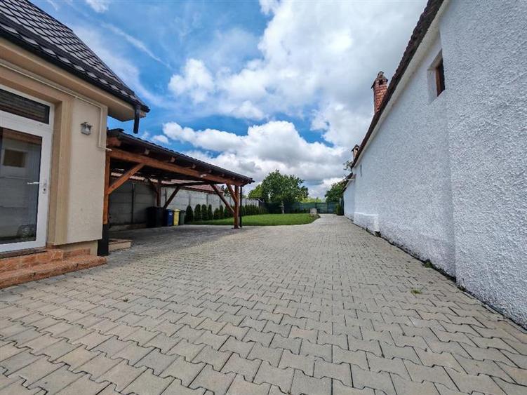 Casă cu 3 camere cu Canalizare în Periferie