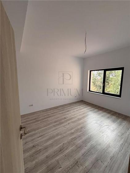 Duplex cu 5 camere cu Canalizare în Moșnița Nouă