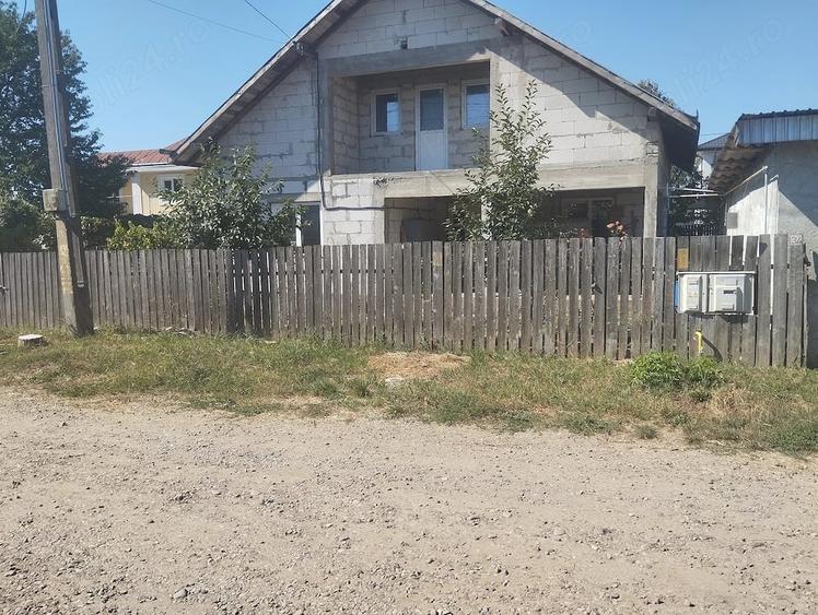 Casă cu Teren 600 Mp în Central