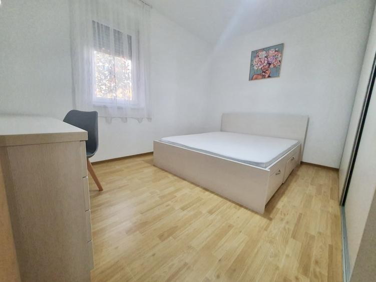 Apartament cu 3 camere semidecomandat, mobilat în Lipovei
