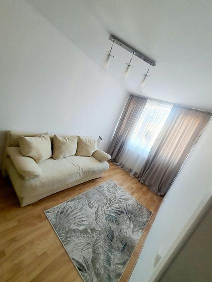 Apartament cu 3 camere semidecomandat, mobilat în Libertății