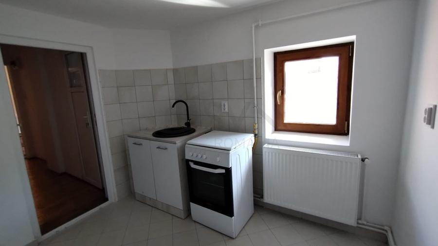 Apartament cu 3 camere decomandat în Capitale